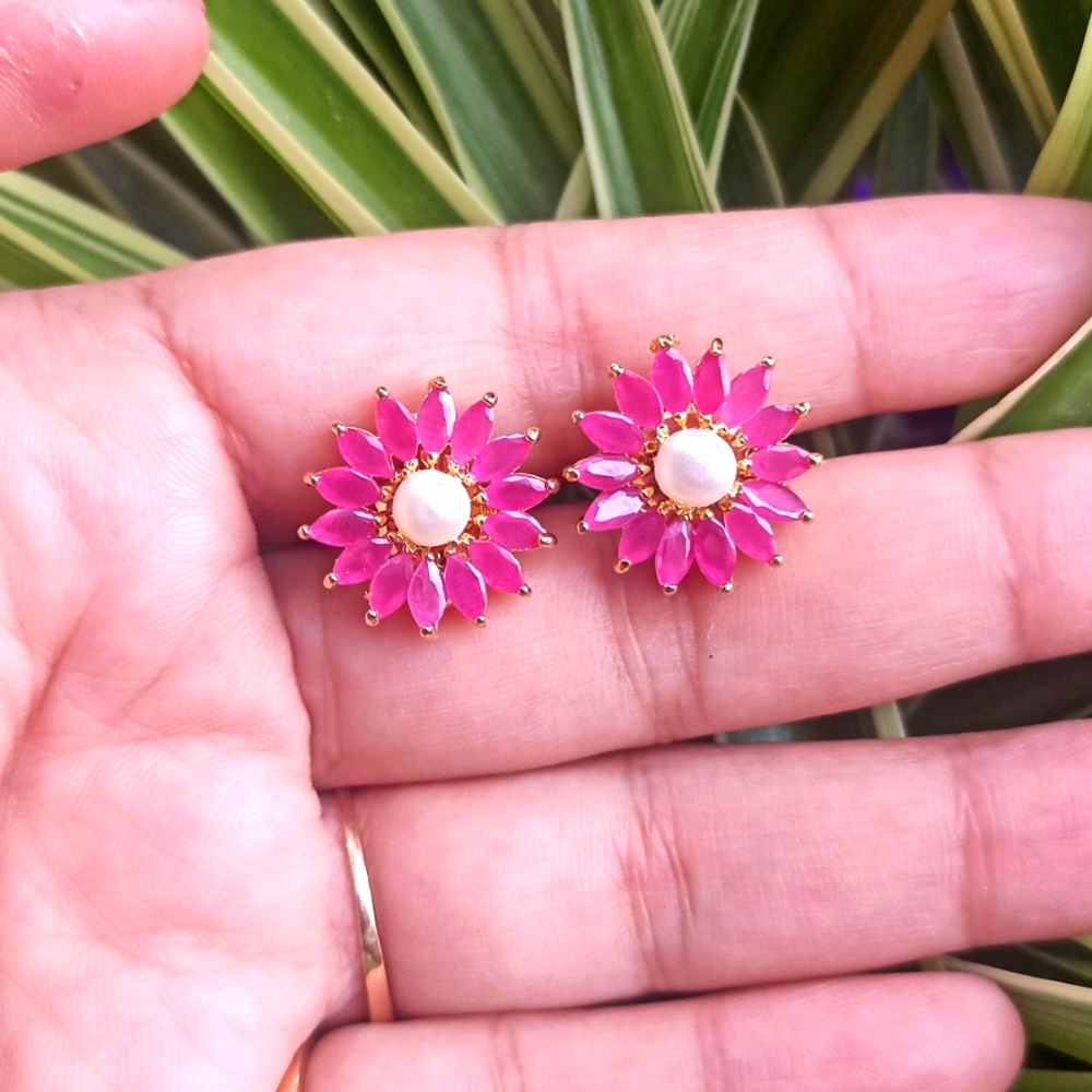 Very pretty ruby pearl gold platted stud earrings - Picture 3 of 5